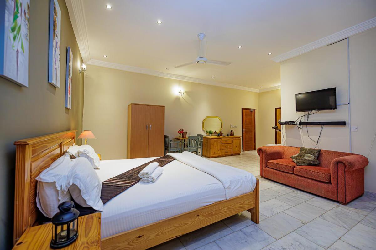 Ocean Villa Heights Brufut Bagian luar foto